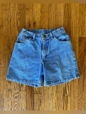 Vintage 90s Wrangler Shorts Med Wash Denim Size 6 Mom Jeans Y2K